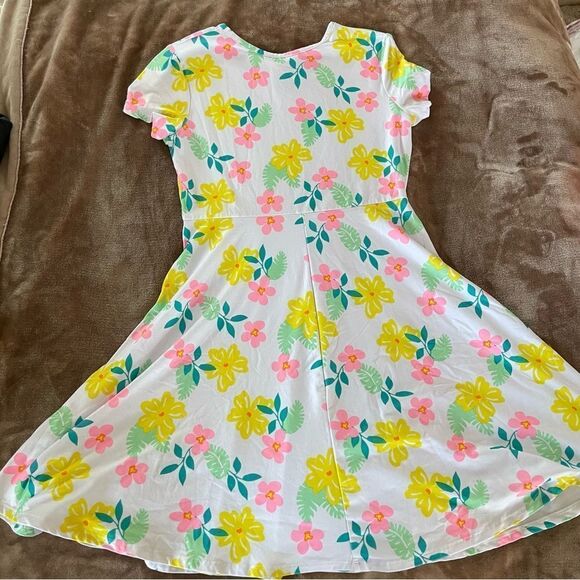 Extremely me! Kids Skater Dress in White with Yellow and Pink Flowers Size 14/16 - Picture 6 of 6